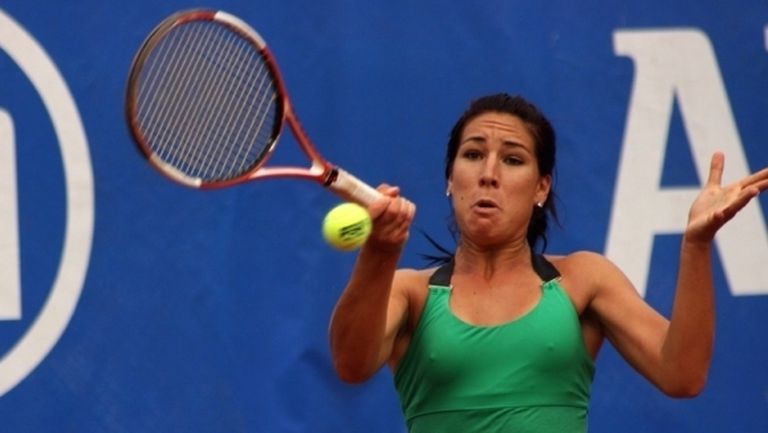 Елица Костова стигна четвъртфинал в Нюпорт Бийч