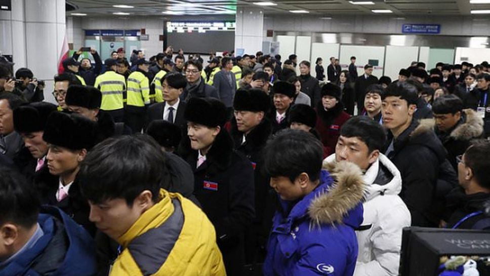 Спортистите от КНДР пристигнаха в Южна Корея за Олимпиадата
