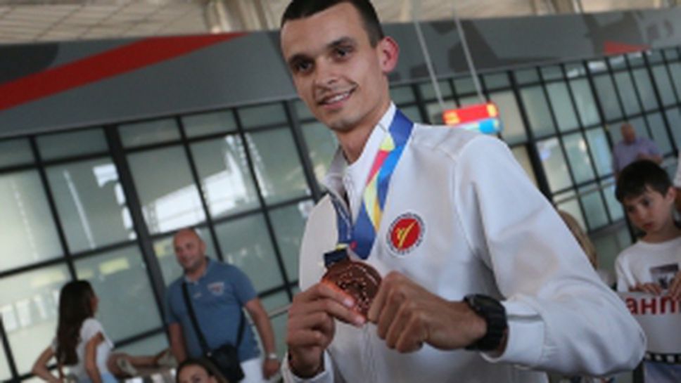 Медалистът Владимир Далаклиев се завъра от Световното