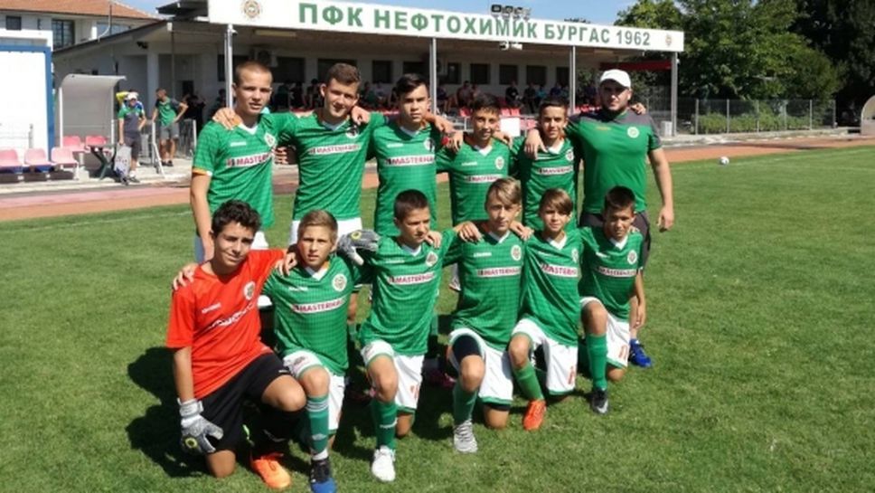 Нефтохимик U15 победи Берое U15 с човек по-малко