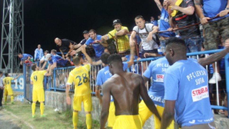 "Син" триумф! Буйна радост след последния съдийски сигнал!