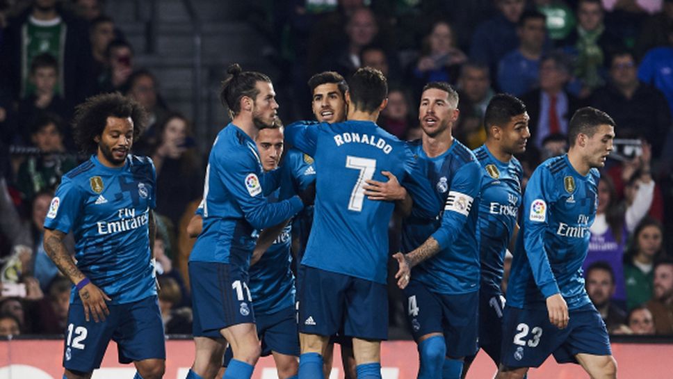 Реал Мадрид страда, но спечели в шоу с осем гола в Севиля (видео + галерия)