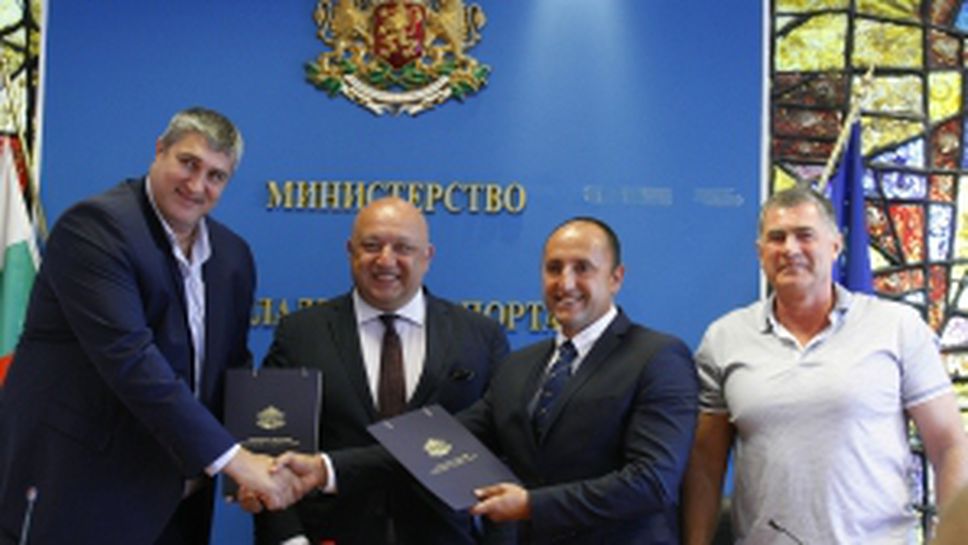 Подписване на договор между Академика 2011 ЕАД и Асикс