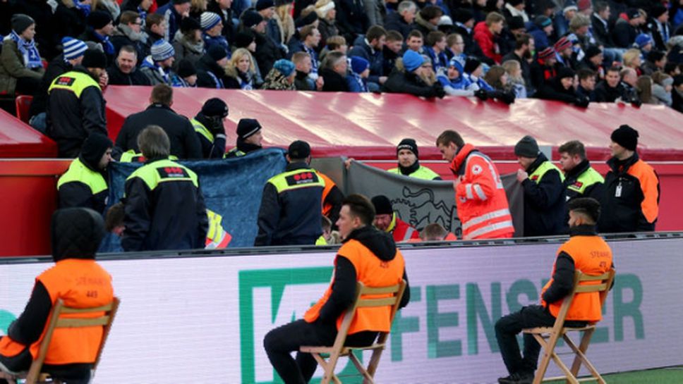 Фен на Шалке е в критично състояние след тежко падане на стадиона