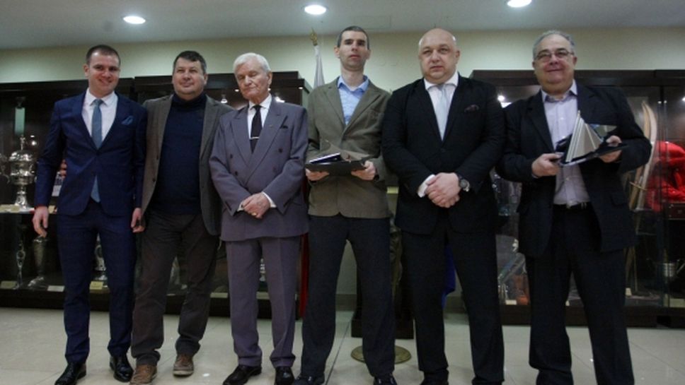 Министър Кралев връчи наградите „Люпи и Мичмана” на Огнян Георгиев и Петър Василев