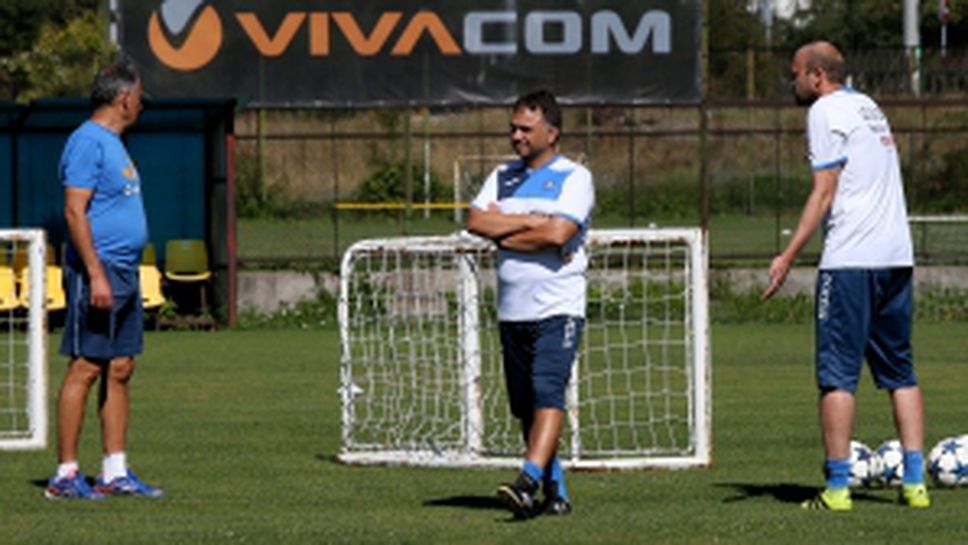 Митов все още е със сините