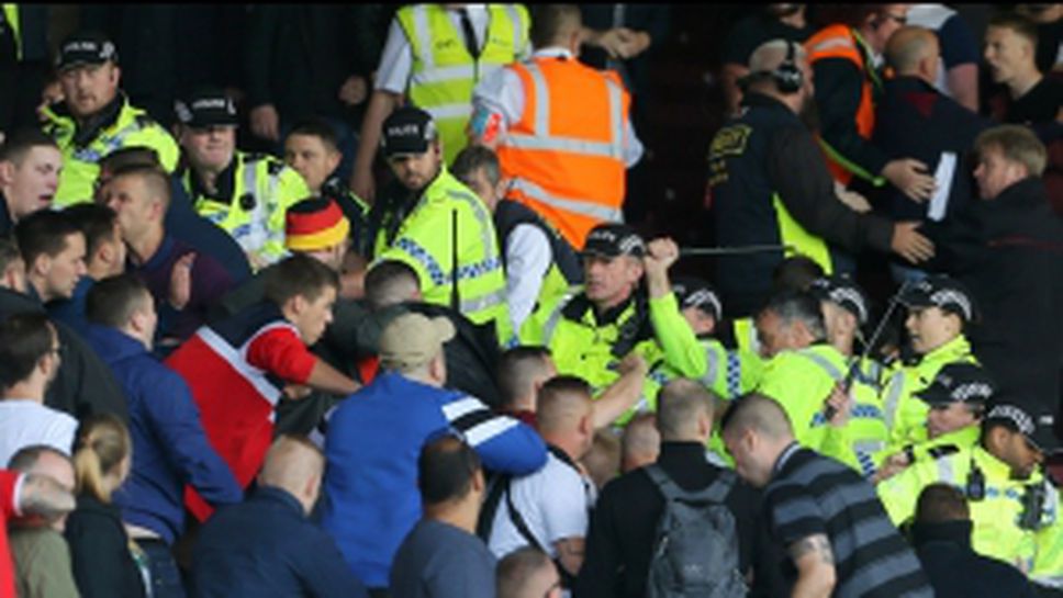 Хулигани прекратиха Бърнли - Хановер 96