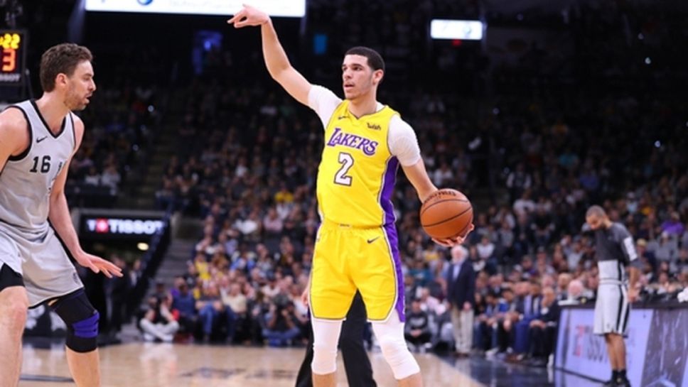 Лонзо Бол изведе Лейкърс до победата над Сан Антонио с впечаляваща последна част