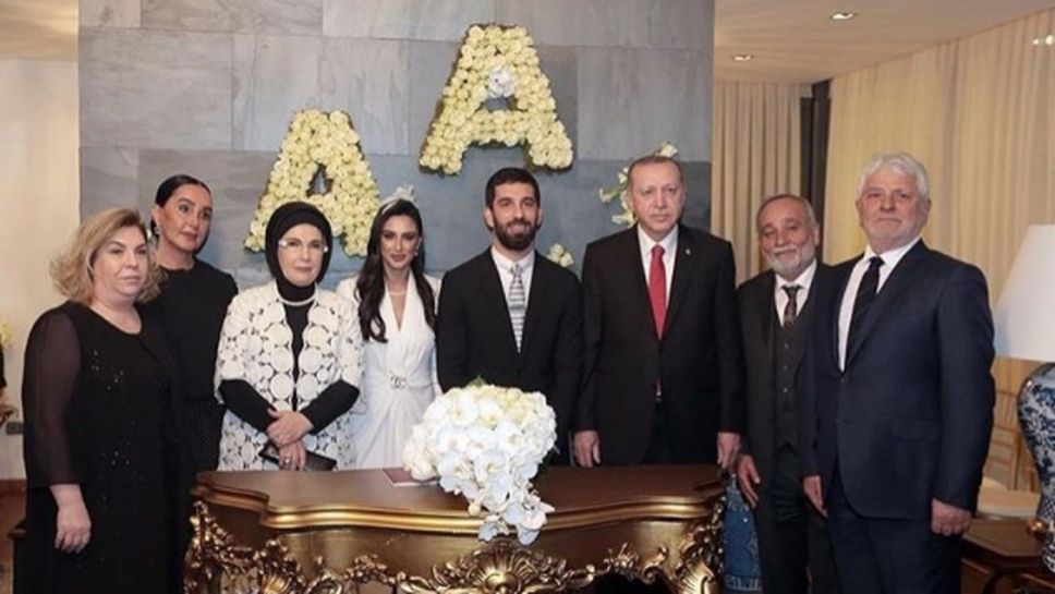 Арда Туран се ожени, кумува му Ердоган
