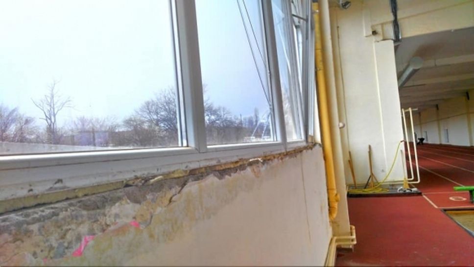 Атлетическата зала във Враца в покъртително състояние 6 месеца след ремонта