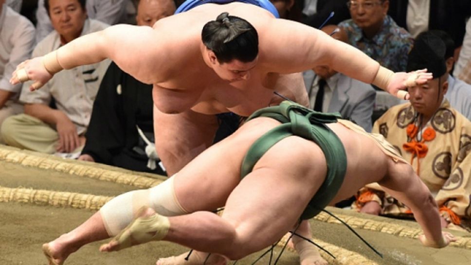 Аоияма допусна седма загуба, но завърши с положителен баланс в Осака