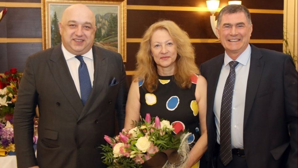 Министър Кралев удостои с “Венец на победителя” Добромир Карамаринов
