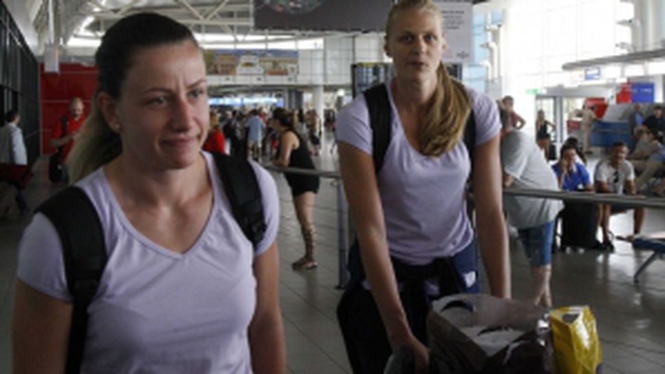 Женския национален отбор по волейбол се прибра в София