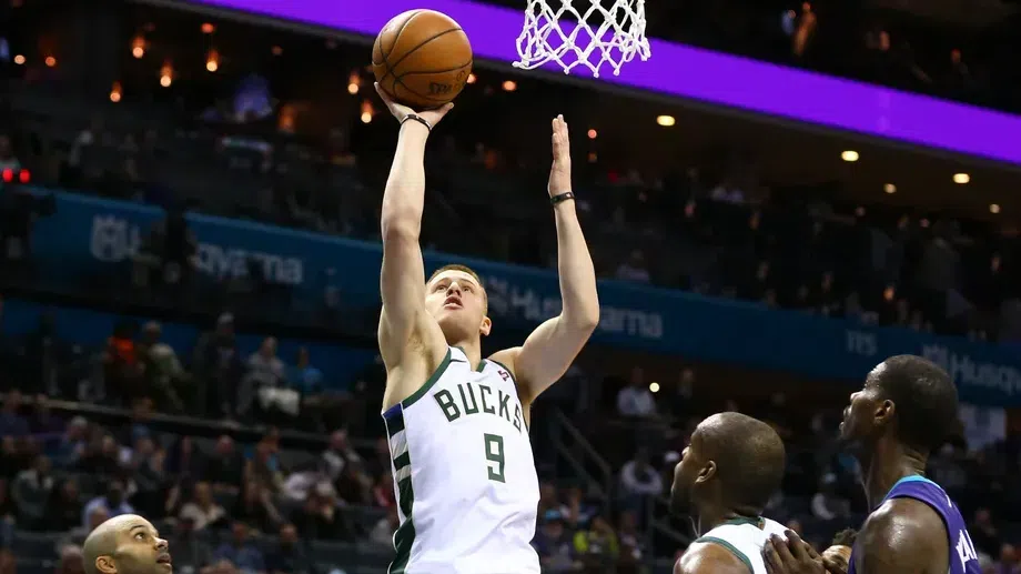 Гард на Милуоки претърпя операция на глезена