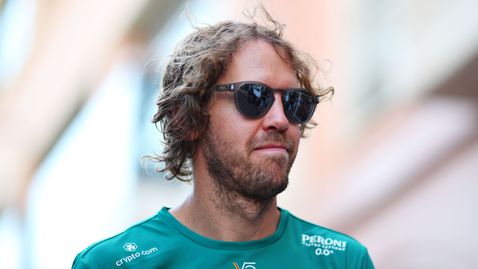  Астън Мартин: Преговаряме с Фетел за нов контракт 