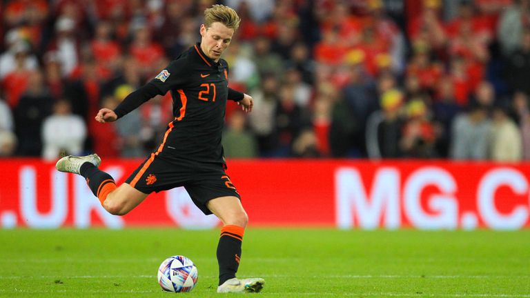  Тен Хаг се обадил персонално на Де Йонг, с цел да го убеждава за Юнайтед 