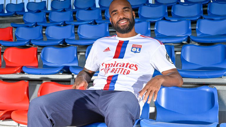  Официално: Лаказет се завърна в родния си клуб 