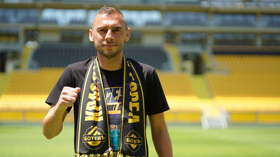 Лъчезар Балтанов който изведе днес Ботев Пловдив за първа тренировка