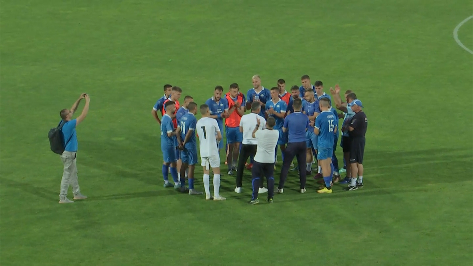 Петър Колев събра футболистите на Спортист след загубата от Берое