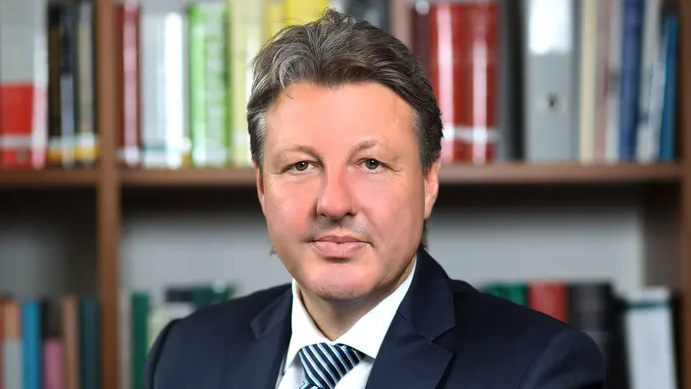 Членът на FIS Александер Оспелт говори пред Sportal за "Изграждане на мостове за бъдещето" на ските