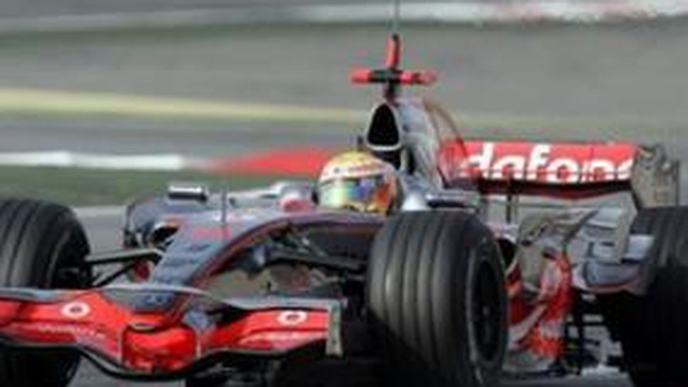 Хамилтън: Не сме по-бавни от Ферари