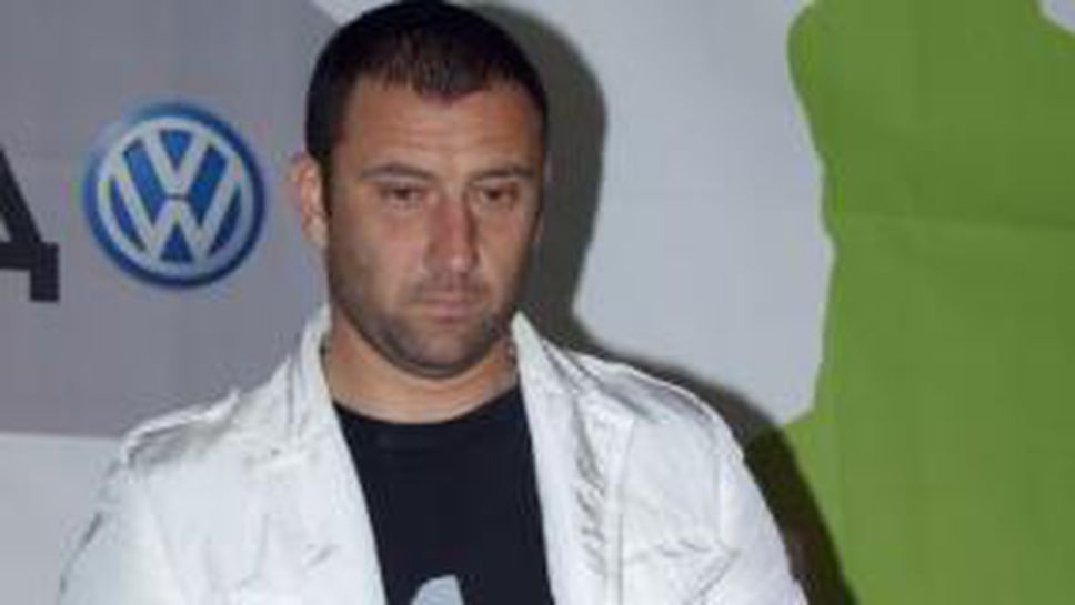 Жена не дава на Кривия да е национал