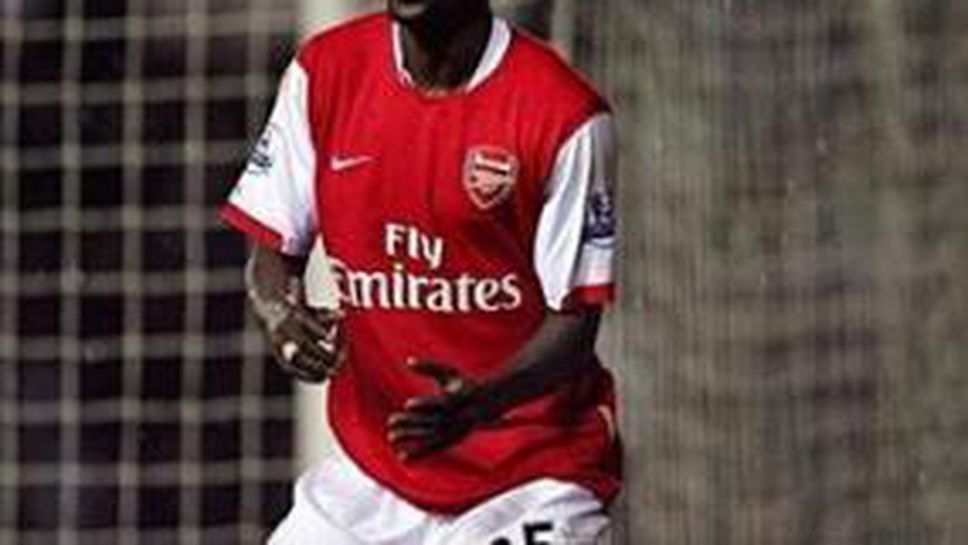 Арсенал вкара 6 на Дарби, Адебайор с 30 гола през сезона