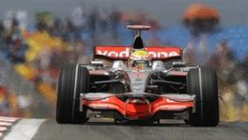 Хамилтън: Щастлив съм, че успях да разделя двете коли на Ферари