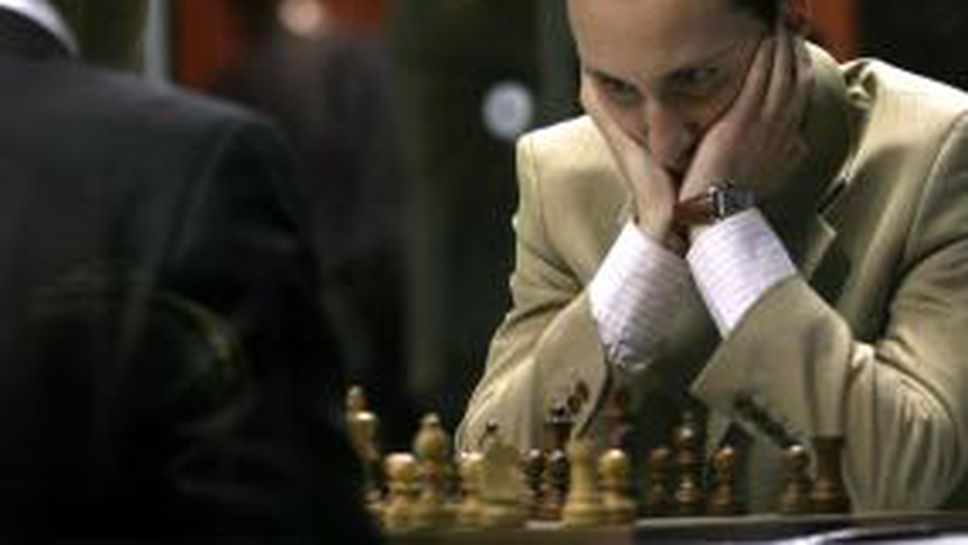 Топалов направи реми с Иванчук