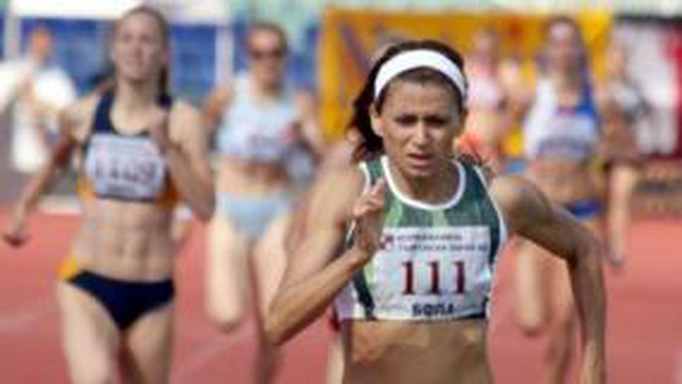 Даниела Йорданова с титлите на 800 и 5000 метра