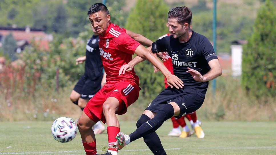 Бомба на Галин Иванов донесе успех на ЦСКА 1948 над Локо Пд