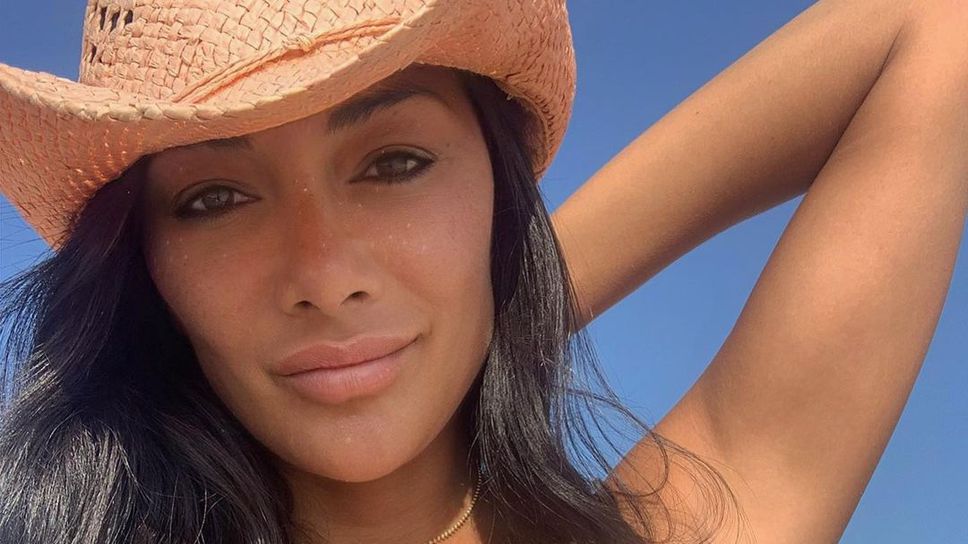 Бившата на Гришо пали фантазиите в червен бански