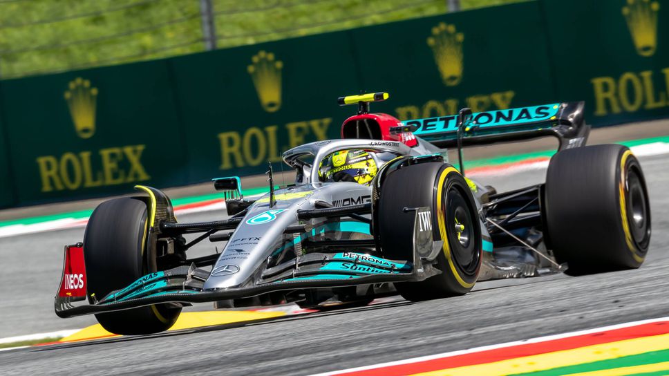 Мерцедес смени шасито на Хамилтън след удара в квалификацията