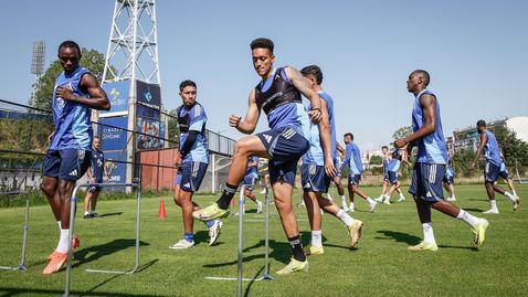  Левски тренира без Цунами, само че с Охене и Митков 