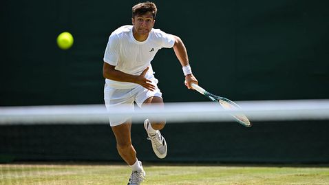  Александър Василев също е на 1/4-финал при юношите 