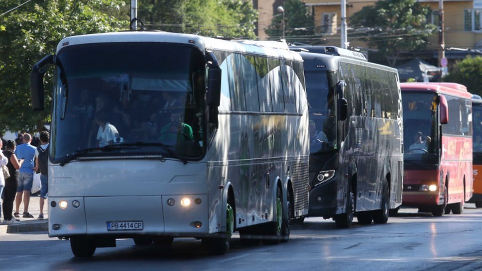 Феновете на Локо (Пд) пристигат в София с десетки автобуси