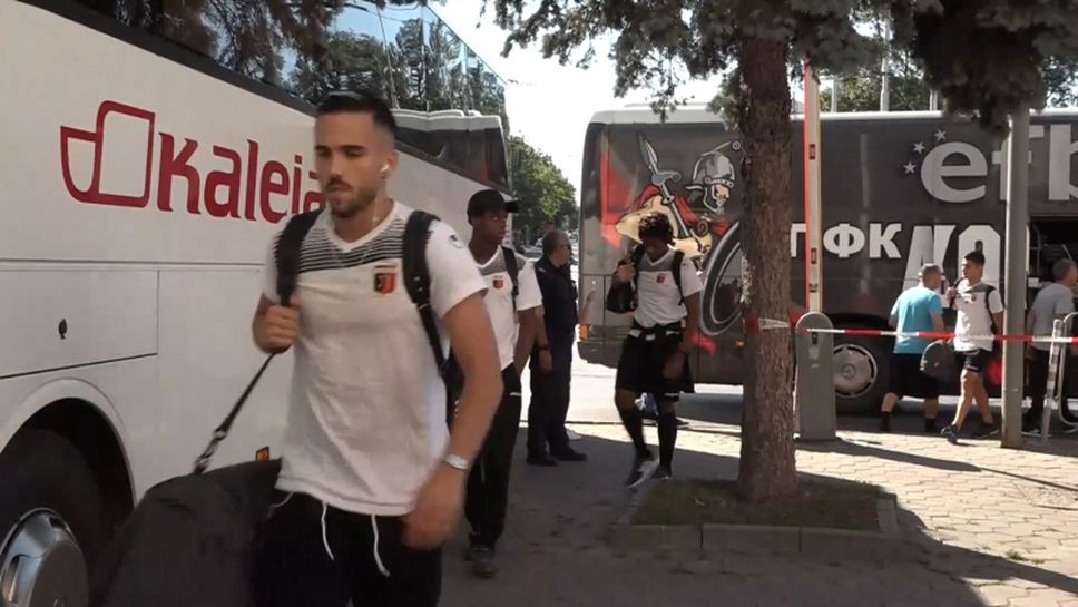 Играчите на ЦСКА-София и Локо (Пловдив) пристигнаха на Националния стадион