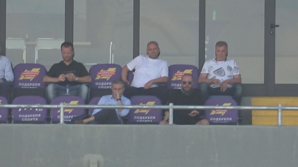 Собствениците на Левски в ложата с националните треньори