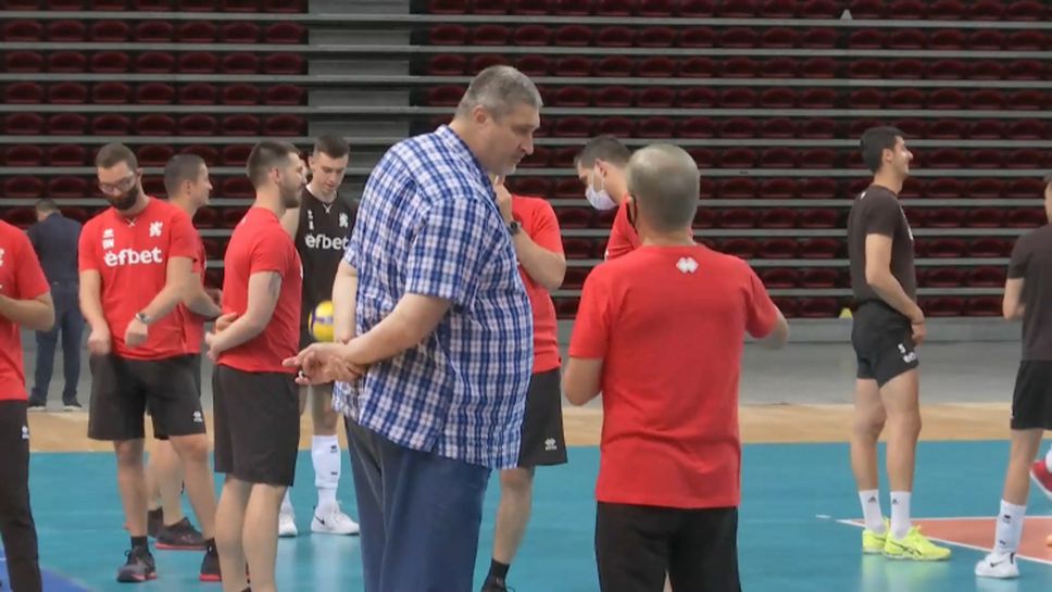 Любо Ганев гледа първата тренировка на Пранди в София