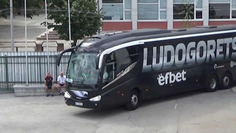 Лудогорец пристигна на "Хювефарма Арена" за битката с Левски и шампионските празненства
