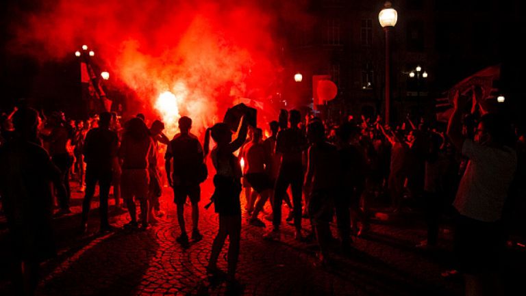 Феновете на Порто отпразнуваха титлата с голяма заря и факли