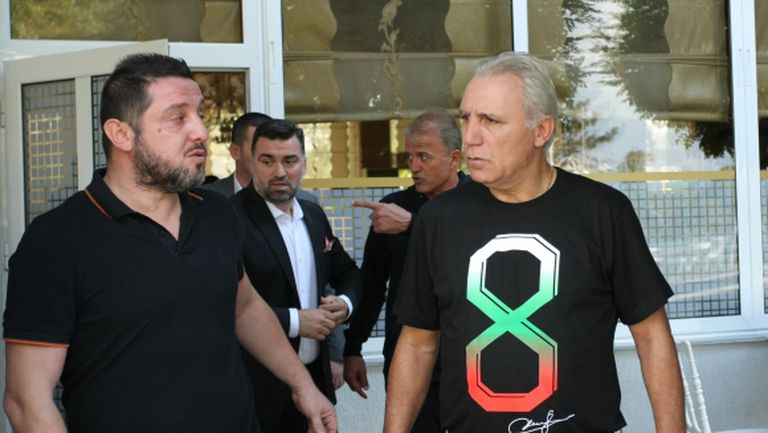 Стоичков: Сетиен не дърпа конците в Барселона