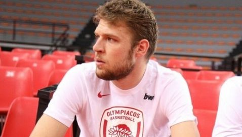 Времето за преговори между Везенков и Олимпиакос изтича