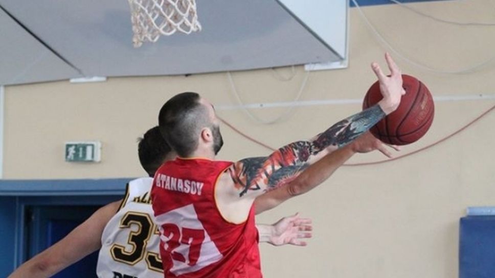 Теодор Атанасов засили ФитСпо Баскет към десета поредна победа
