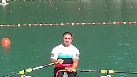 Национал по гребане има нужда от помощ