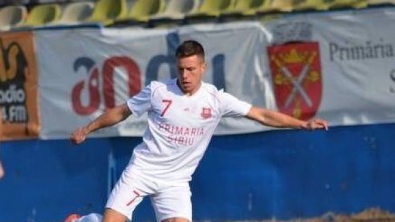Волунтари загуби, Митрев гледа от скамейката