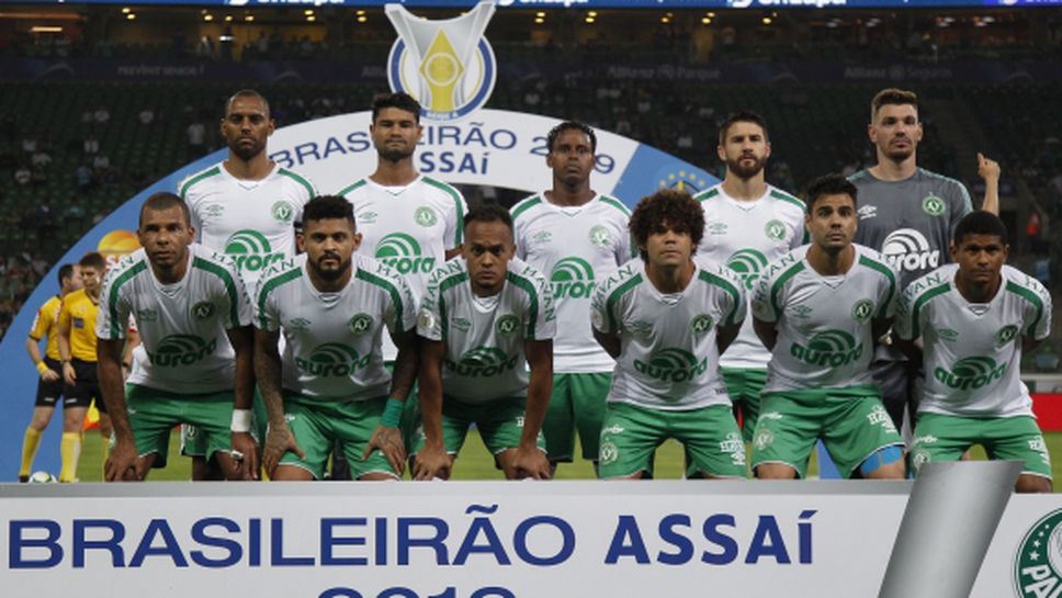 14 положителни проби в един отбор отложиха мач в Бразилия