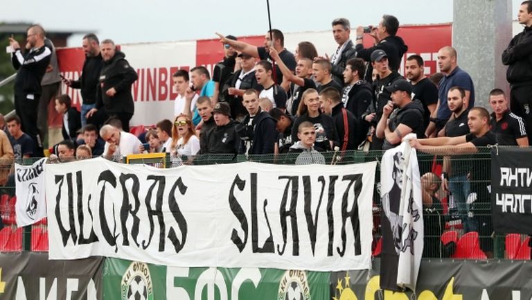 Феновете на Славия с призив: Дайте чист въздух на футбола