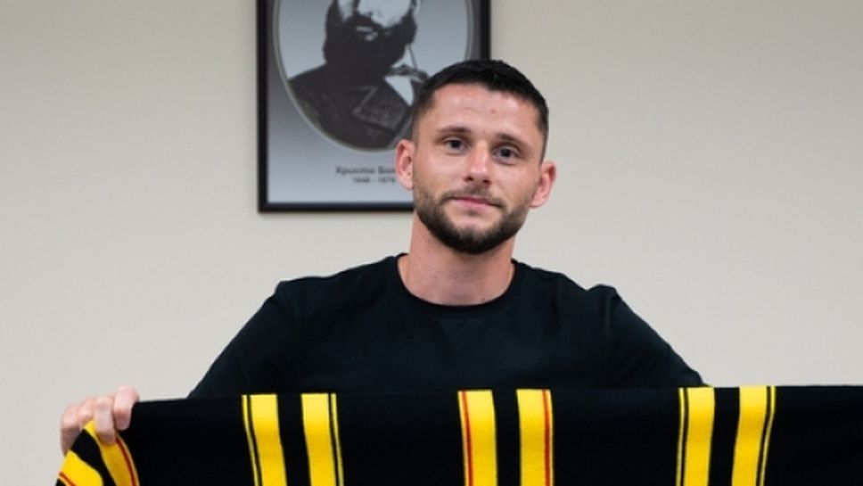 Ботев (Пд) представи защитник от Северна Македония