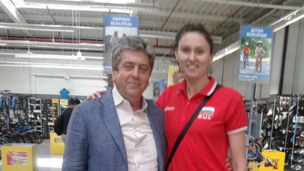 Волейболистки дават пример на подрастващи от Перник (видео)